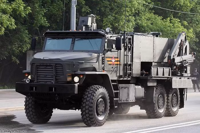 Giới chuyên môn bình luận khả năng Mỹ áp đặt lệnh cấm vận lên hệ thống TOS-2 là khá cao, tuy nhiên điều này chỉ áp dụng cho chính Washington và đồng minh của họ - thực tế nguy cơ Tosochka bị cấm sử dụng trên toàn thế giới đơn giản là không thể có.