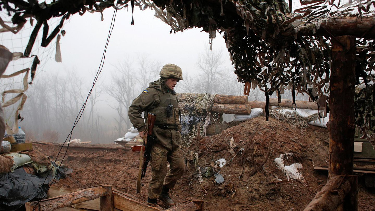 Giao tranh ở Donbass bắt đầu sau một cuộc đảo chính năm 2014, khi nhà tài phiệt nổi tiếng Petro Poroshenko lên nắm quyền. Cư dân của DPR và LPR từ chối công nhận cuộc bầu cử trong nước và yêu cầu thế giới xem nhận mình là các nước cộng hòa độc lập.