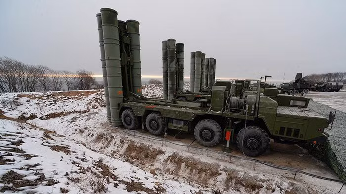 Rõ ràng Thổ Nhĩ Kỳ sẽ sử dụng chúng một cách riêng biệt vì về mặt kỹ thuật là điều hoàn toàn có thể xảy ra. Vào giữa tháng 10/2020, S-400 đã lần đầu tiên được thử nghiệm trong cuộc tập trận quy mô lớn bên bờ Biển Đen của nước này.