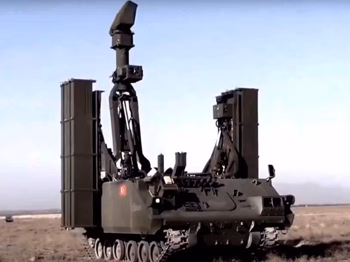 Không phận Thổ Nhĩ Kỳ được kiểm soát bởi một mạng lưới các radar di động và cố định trên mặt đất, chúng bao gồm trạm radar Kalkan của Thổ Nhĩ Kỳ và radar MPQ-64 Sentinel, TRS-22xx, DR-171/172 (MPDR-90) của nước ngoài.