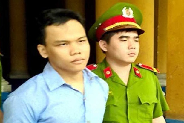 An kể lại hành trình bỏ trốn của mình: Khoảng 20h ngày 15/7, An ngồi cạnh người ăn xin trên lề đường Võ Văn Ngân, TP Thủ Đức. Một xe ôm giao hàng dừng lại cho người ăn xin 10.000 đồng, An liền nhờ người chạy xe ôm chở mình về quận Tân Bình. Người chạy xe ôm không đồng ý, sau đó An xin chở về khu vực Bến xe miền Đông, quận Bình Thạnh.