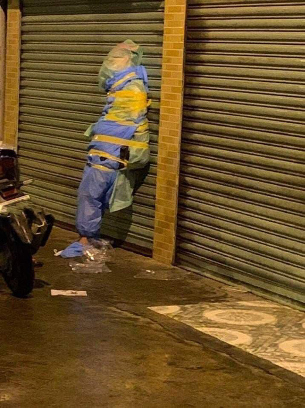 Đến khoảng hơn 0h rạng sáng 16/7, Nguyễn Kim An nói có bạn đón nên rời khỏi nhà trọ. Khi An ra tới Quốc lộ 1 thì bị các cảnh sát thuộc Phòng Cảnh sát hình sự Công an TPHCM, phối hợp với Công an TP Thủ Đức bắt giữ.