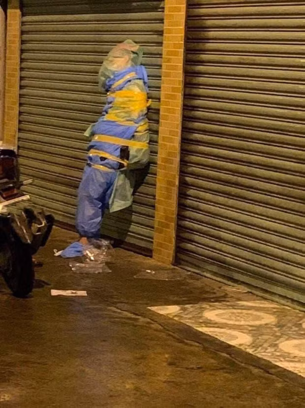 Đến khoảng hơn 0h rạng sáng 16/7, Nguyễn Kim An nói có bạn đón nên rời khỏi nhà trọ. Khi An ra tới Quốc lộ 1 thì bị các cảnh sát thuộc Phòng Cảnh sát hình sự Công an TPHCM, phối hợp với Công an TP Thủ Đức bắt giữ.