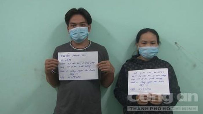  Cặp vợ chồng "thông" chốt kiểm dịch, dùng búa đánh Công an: Nguyễn Minh Trí (SN 1983) và Hồ Kim Chi (SN 1977, cùng trú TP Dĩ An, Bình Dương) đi qua chốt kiểm dịch nhưng không chịu khai báo y tế, Chi đã dùng búa đánh vào lưng một chiến sỹ Công an. Ngày 17/7, 2 người này bị CA TP Dĩ An tạm giữ.