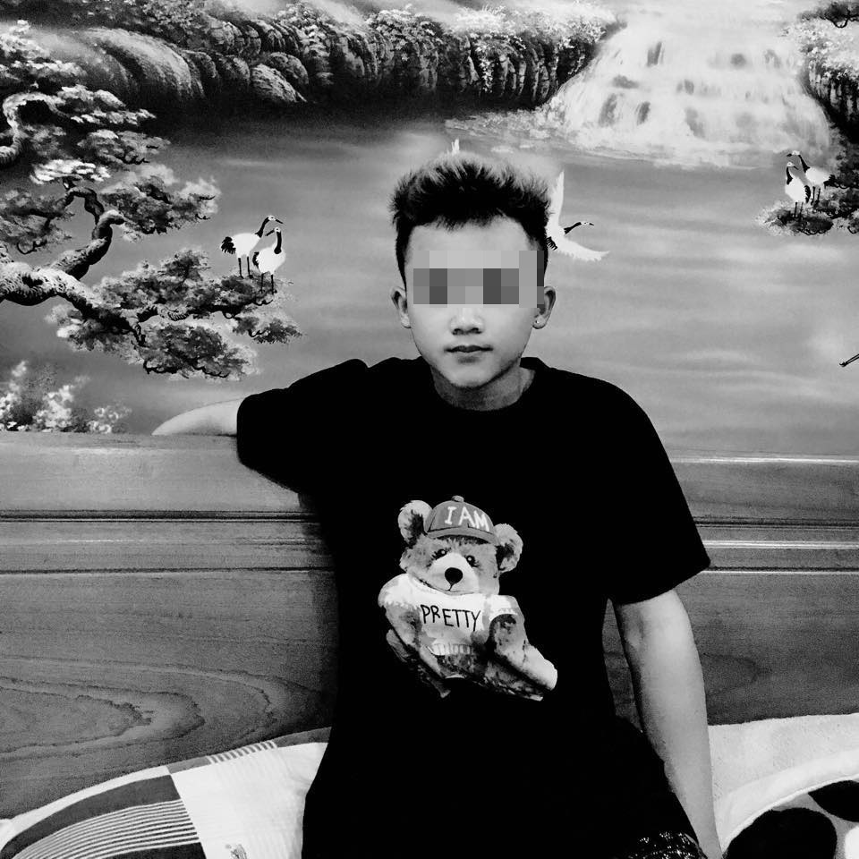 Chân dung nam sinh Phú Thọ dùng gậy 3 khúc đánh bạn, bắt quỳ đá vào mặt - Hình 2 Chan dung nam sinh Phu Tho dung gay 3 khuc danh ban, bat quy da vao mat-Hinh-2