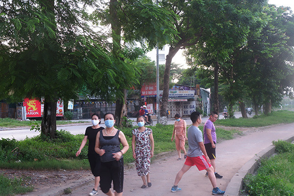 Rất đông người dân tích cực tập thể dục bất chấp lệnh tạm dừng.