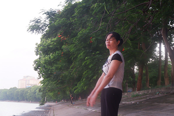 Việc tập thể dục, nâng cao sức khỏe là cần thiết. Thế nhưng, trong bối cảnh dịch bệnh đang diễn biến phức tạp, nguy cơ dịch bùng phát cao, mọi người dân nên nghiêm chỉnh thực hiện thông báo của thành phố cũng như thông điệp 5K của Bộ Y tế và không nên ra khỏi nhà khi không có việc cần thiết. 