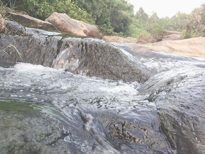  2 nữ sinh chết đuối khi tắm thác: Chiều 11/7, B.T.D.H. (SN 2008, ngụ xã Thạch Thắng) và em D.T.D.Q. (SN 2007, ngụ xã Tượng Sơn) cùng huyện Thạch Hà, Hà Tĩnh và một nữ sinh khác đi chơi rồi tới tắm ở thác Hốc Dộc, thuộc xã Thạch Xuân. Trong lúc đang tắm, 2 em H. và Q. không may bị đuối nước. Phát hiện sự việc, nữ sinh còn lại chạy ra khu vực dân cư tìm người giúp đỡ. Tuy nhiên, khi người dân tới nơi, 2 nữ sinh đã tử vong. 