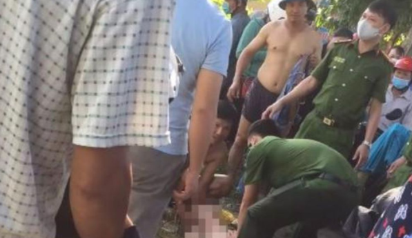  Người đàn ông tử vong khi lặn xuống hố nước sâu: Sáng 15/7, anh Phạm Bá B. (SN 1987,Anh Sơn, Nghệ An) mang lưới đi đánh bắt cá tại Khu đô thị mới (thị trấn Anh Sơn). Sau đó, anh B. lặn xuống kiểm tra độ sâu rồi bị chết đuối.