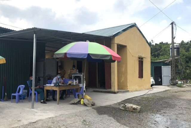  Băng rừng trốn chốt kiểm dịch: Tối 28/6, trong quá trình thực hiện nhiệm vụ, Tổ tự quản thôn Bằng Anh (xã Tân Dân, TP. Hạ Long, Quảng Ninh) phát hiện Nguyễn Văn Cương (SN 1977, ở Bắc Giang) băng rừng vượt chốt kiểm soát phòng, chống dịch COVID-19 để vào xã Tân Dân. Lực lượng chức năng xã Tân Dân tiến hành xử phạt số tiền 7,5 triệu đồng đối với Cương và đi cách ly trả phí theo quy định.