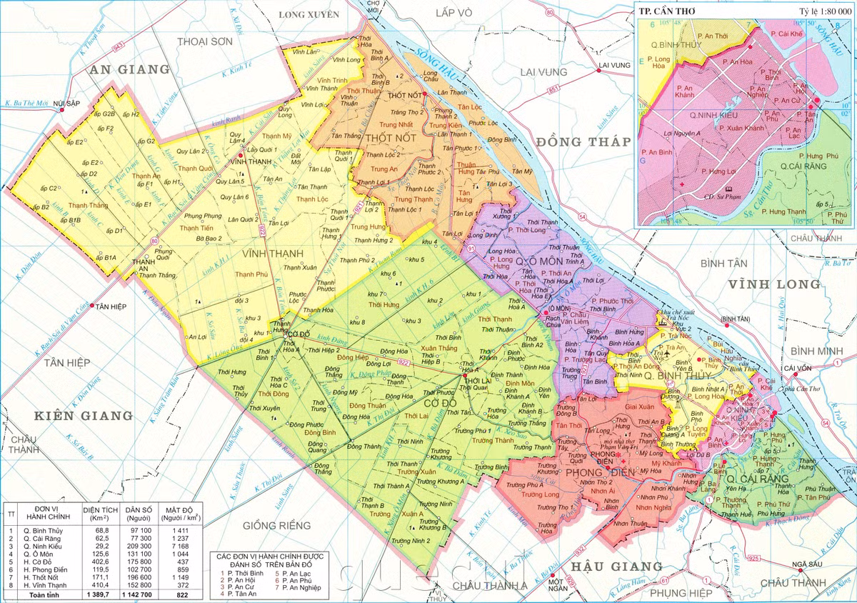 Tổng diện tích đất tự nhiên của tỉnh Cần Thơ là 1.409,0 km2. Cần Thơ có 5 quận, 4 huyện, 42 phường, 36 xã và 5 thị trấn.