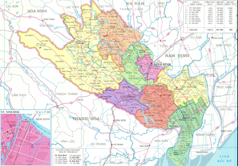 Tổng diện tích đất tự nhiên của tỉnh Ninh Bình là 1.378.1 km2. Tỉnh Ninh Bình có 8 đơn vị hành chính cấp huyện trực thuộc, bao gồm 2 thành phố và 6 huyện với 143 đơn vị hành chính cấp xã, bao gồm 119 xã, 17 phường và 7 thị trấn.