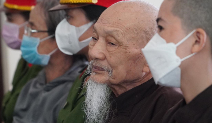 Hoan phien toa xet xu bi cao Le Tung Van va dong pham