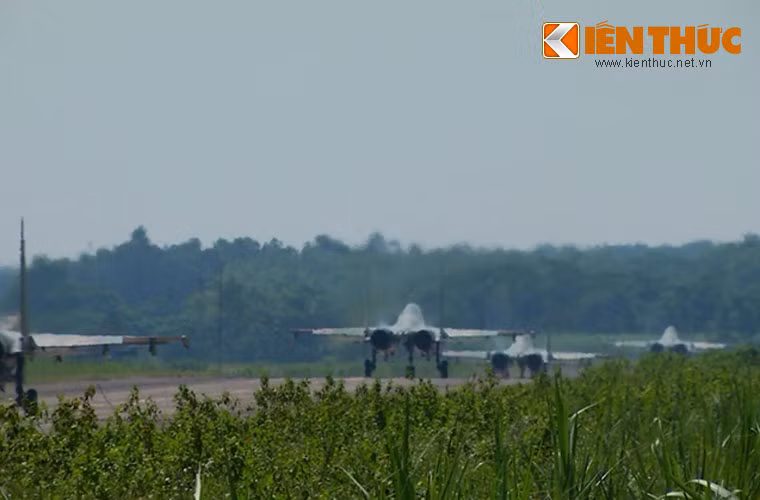 Đối với tác chiến không quân, hiệp đồng, hỗ trợ nhau trong chiến đấu là yếu tố rất quan trọng để có được chiến thắng. Vì thế việc nâng cao chất lượng huấn luyện đồng nghĩa với việc nâng cao khả năng hiệp đồng giữa dẫn đường mặt đất và giữa các phi công trong phi đội.