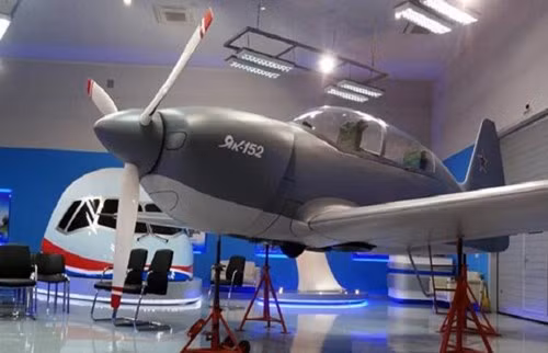 Nga sap mua lo may bay huan luyen lon chua tung thay