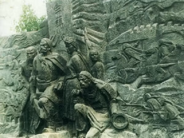 Nu thu linh Bach Lien Giao khien vua Can Long hoang loan la ai?-Hinh-4