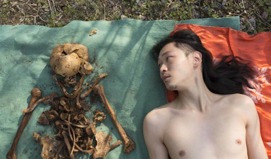 Con trai dao mo cha lam dieu khong ai tuong tuong noi