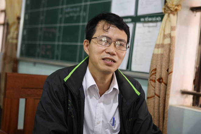 Nhom nu sinh bat ban quy, danh dan mat bi duoi hoc mot tuan