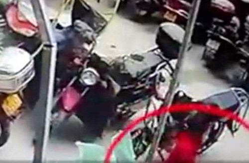 Roi tu tang 26 xuong, be gai song sot nhu phep mau-Hinh-3