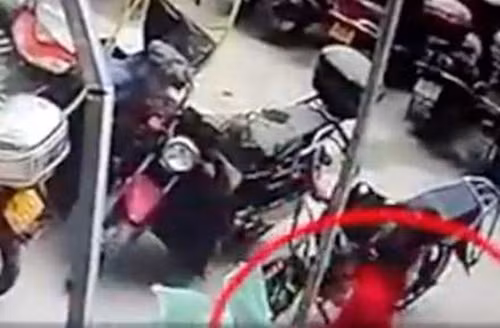 Roi tu tang 26 xuong, be gai song sot nhu phep mau-Hinh-3