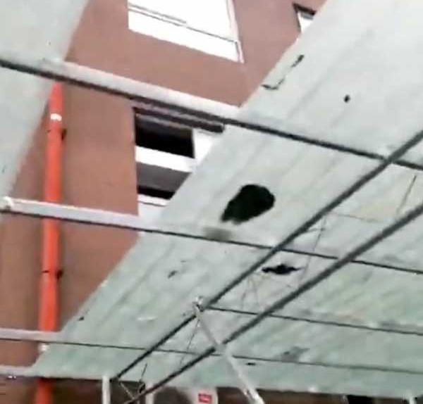 Roi tu tang 26 xuong, be gai song sot nhu phep mau-Hinh-4