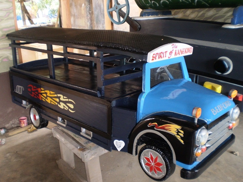 Hơn nữa, tại địa phương, khi người dân không yêu cầu quá cao về vật liệu, ông và những người thợ đóng quan tài vẫn cố gắng giảm giá thành xuống mức người dân chấp nhận được.