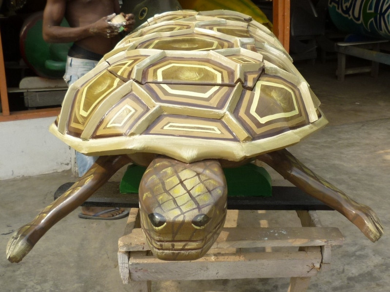 Theo tìm hiểu, chỉ cần nhìn vào quan tài của người Ghana, người ta sẽ đoán được nghề nghiệp của người chết. Người Ghana quan niệm, khi qua đời, người quá cố sẽ sống một cuộc sống mới, tuy nhiên họ có thể vẫn làm những nghề nghiệp như khi họ còn sống đã làm.