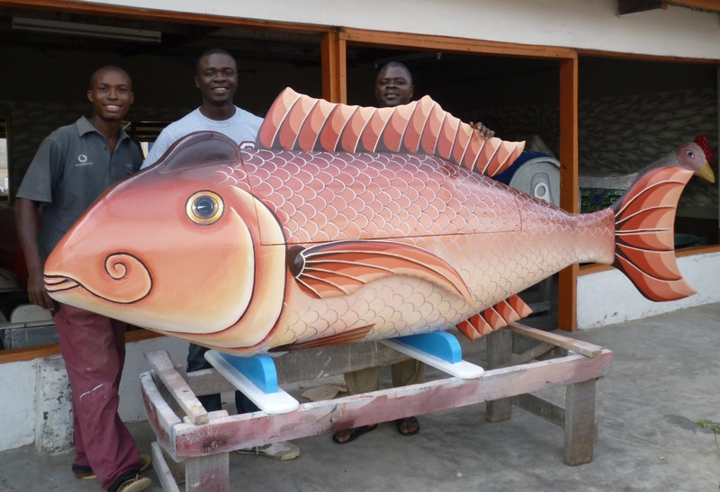 Điển như người Ghana, họ luôn tin vào điều đó và cũng chính vì vậy, họ biến những chiếc quan tài thành các tác phẩm nghệ thuật rất sinh động.