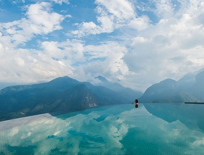 Khu nghỉ dưỡng Topas Ecolodge đứng đầu trong danh sách các bể bơi vô cực đẹp nhất ở Việt Nam. Đây cũng được xem là 21 khu nghỉ dưỡng danh tốt nhất trên thế giới. Bể bơi vô cực ở đây được xây dựng bên sườn đồi cao 900m so với mặt nước biển với diện tích gần 100 m vuông. Điểm đặc biệt của bể bơi này là có bể bơi cho trẻ em, sử dụng nước mặn và làm nóng với hệ thống thân thiện với môi trường.