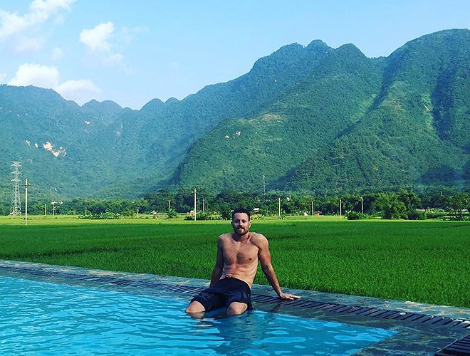 Sol Bungalow, Mai Châu, Hòa Bình: Sol Bungalow ẩn mình giữa thung lũng xanh rì, với núi non ngút ngàn tầm mắt. Không gian ở đây lúc nào cũng mát mẻ, sảng khoái và trong veo.