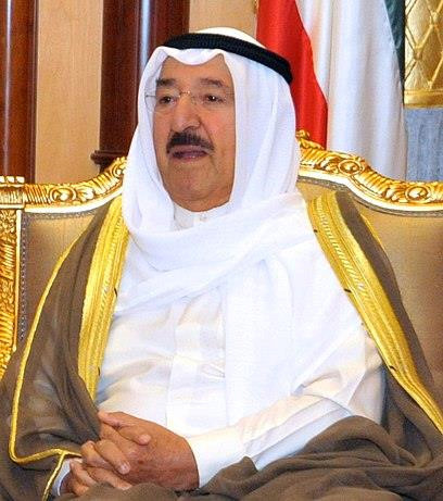 Sheikh Sabah IV Ahmad Al-Jaber Al-Sabah (Kuwait): 1,78 triệu ha Sheikh Sabah IV Ahmad Al-Jaber Al-Sabah (16/06/1929), là con trai thứ tư của Sheikh Ahmad AI-Jaber AI-Sabah. Ông tuyên thệ nhậm chức vào ngày 29/01/2006 sau khi được Quốc hội Kuwait thông qua. Ông cũng đã từng giữ chức Bộ trưởng Ngoại giao Kuwait từ 1963-2003. Hiện ông sở hữu 1,78 triệu ha bất động sản ở Kuwait.