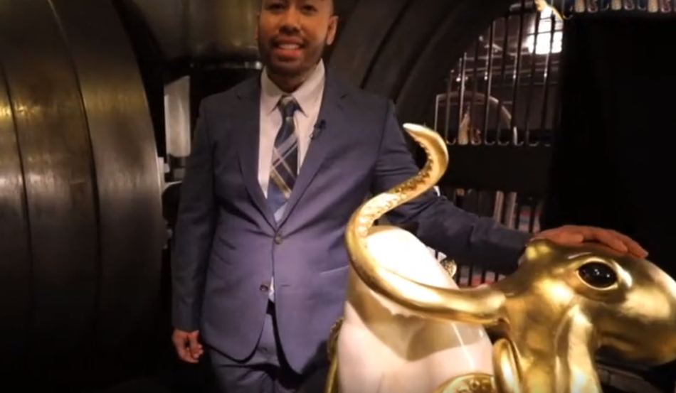 Theo thông tin đăng tải, Abraham Reyes đươc thừa hưởng hòn đá từ người cô của mình. Tuy nhiên, cho đến tận khi hòn đá được giao cho anh, mọi người trong gia đình đều không biết giá trị của hòn đá, thậm chí họ còn không hề biết rằng hòn đá lạ lùng này chính là một viên ngọc trai khổng lồ, hay có thể coi là viên ngọc trai lớn nhất thế giới. Định giá của nó từ 60 triệu đến 90 triệu đô la Canada.