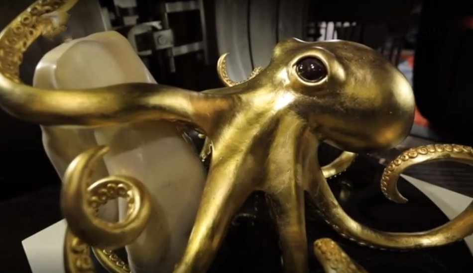 Trả lời phỏng vấn với đài CBC ở Toronto, anh Abraham Reyes cho biết, viên ngọc trai này vô giá đối với anh và gia đình. Anh cũng đặt làm một giá đỡ bằng vàng hình con bạch tuộc để giữ viên ngọc trai đứng thẳng.