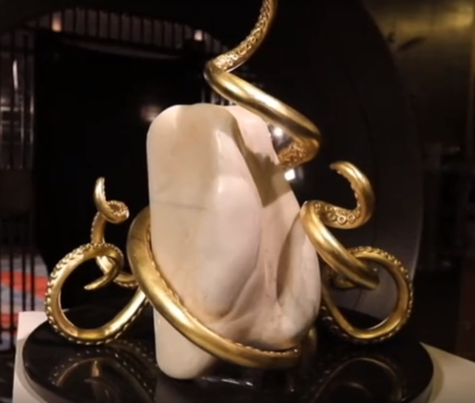 Theo tìm hiểu, đây là viên ngọc trai lớn nhất thế giới hiện nay, nặng 27kg. Nó được đặt tên là "Giga Pearl", nặng gấp 4 lần viên ngọc trai Lão Tử ở Trung Quốc.