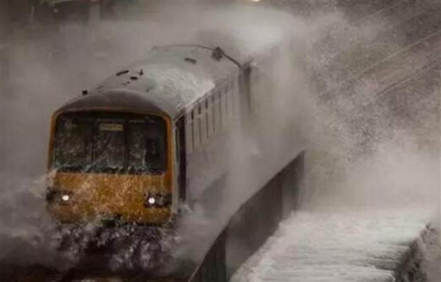 Giai ma chuyen tau kinh hoang nhat TG, khong dong cua... chet duoi