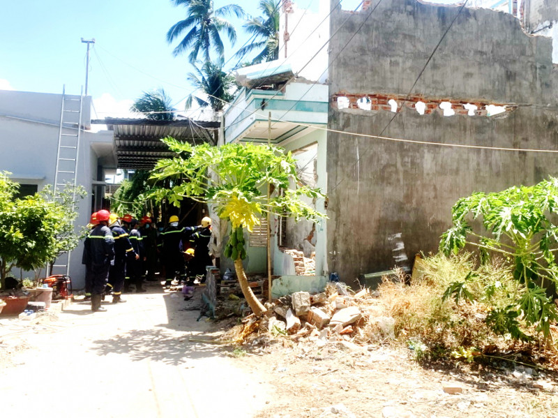 Sap tuong khi thao do nha giai toa, 1 nguoi tu vong