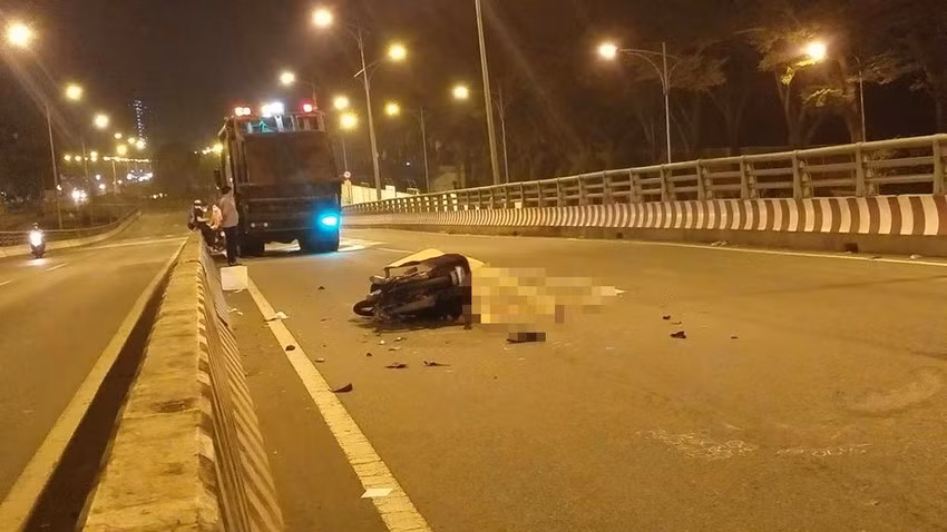 TP HCM: Phat hien nguoi dan ong tu vong gan xe cho rac