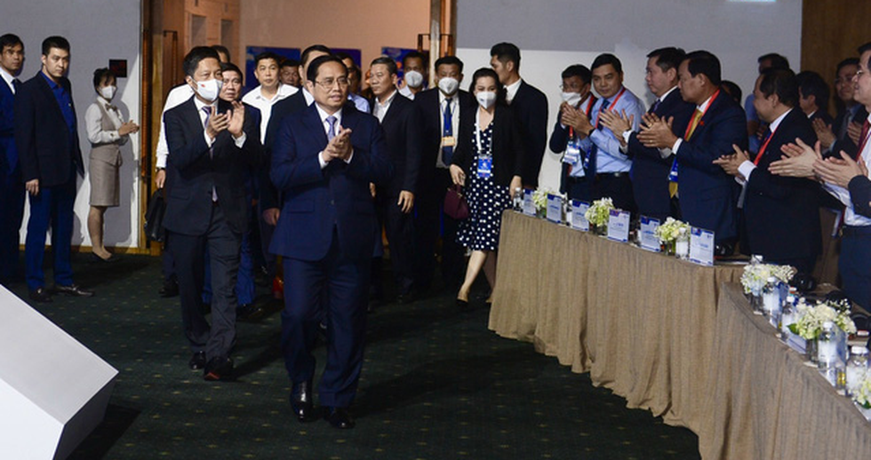 Xây dựng nền kinh tế độc lập, tự chủ gắn với hội nhập Xay dung nen kinh te doc lap, tu chu gan voi hoi nhap