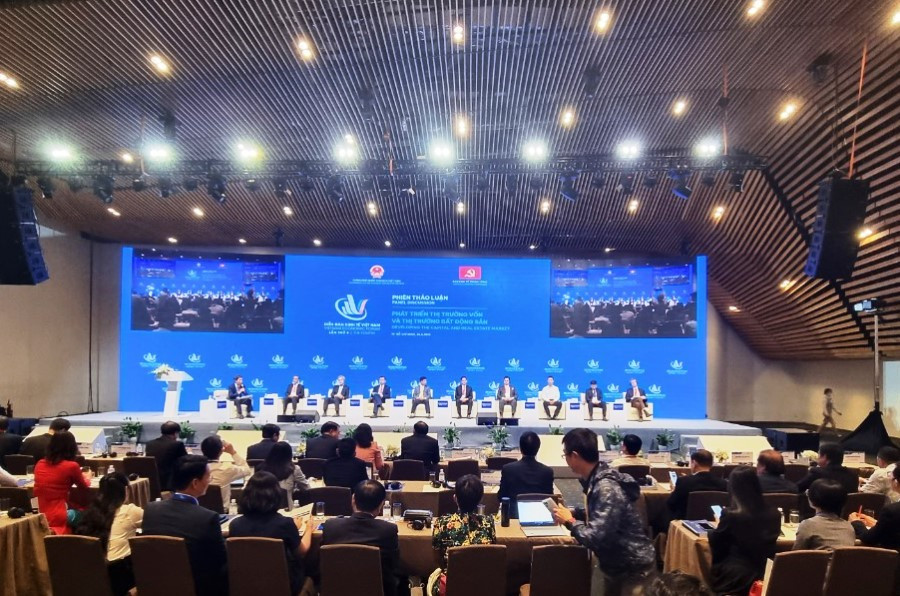 Thị trường vốn, bất động sản: Cần minh bạch hơn siết chặt - Hình 2 Thi truong von, bat dong san: Can minh bach hon siet chat-Hinh-2