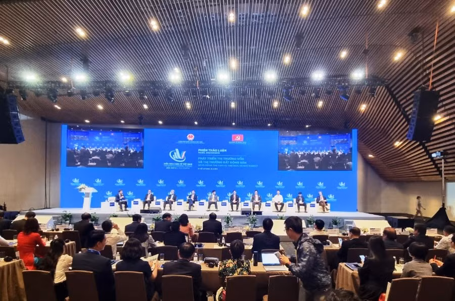 Thi truong von, bat dong san: Can minh bach hon siet chat-Hinh-2