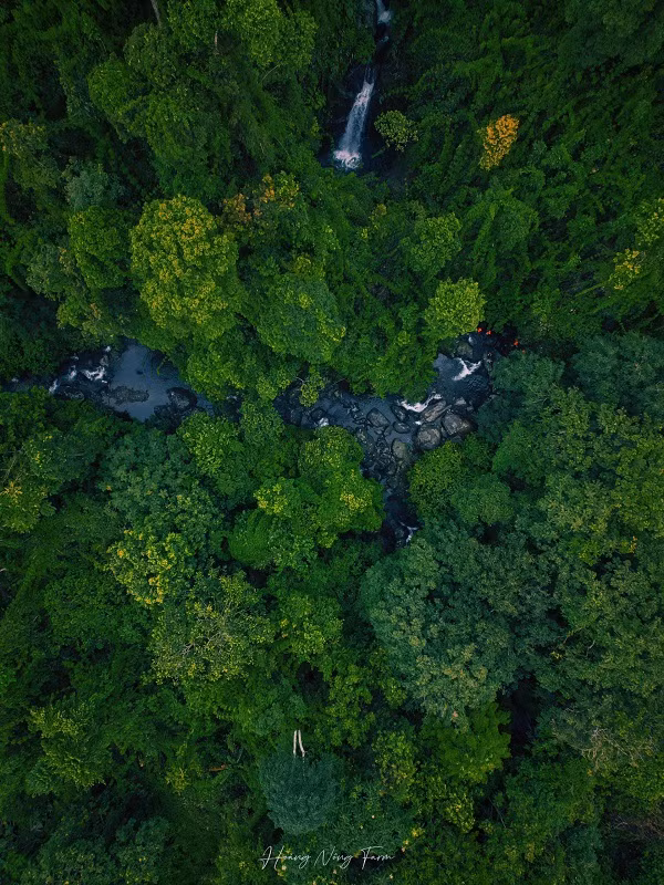 Dong suoi gan Ha Noi co ten dang so, hut khach toi tron nong
