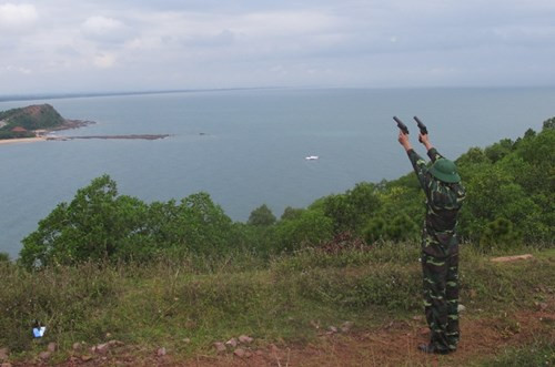 Pho Thu tuong chi dao cuu nan may bay roi tren bien Nghe An-Hinh-4