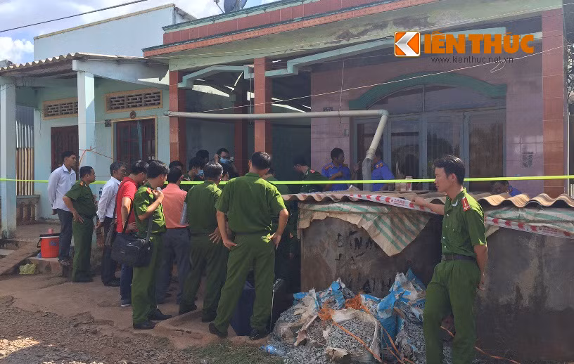 Đông đảo lực lượng công an đang tiến hành điều tra.