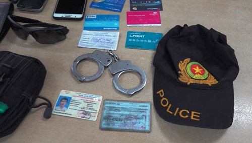 Bat ngo loi khai cua doi tuong tang tru “kho” quan phuc Cong an