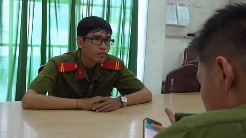 Bat ngo loi khai cua doi tuong tang tru “kho” quan phuc Cong an-Hinh-3