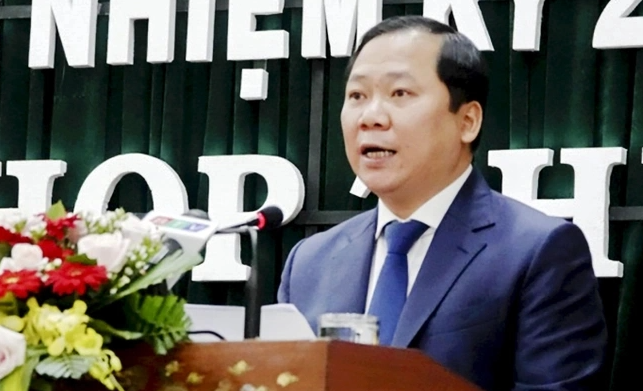 Ông Long quê Yên Bái. Dân tộc Kinh. Trình độ lý luận chính trị: Cao cấp. Trình độ chuyên môn: Thạc sĩ Quản trị kinh doanh giao thông vận tải. 