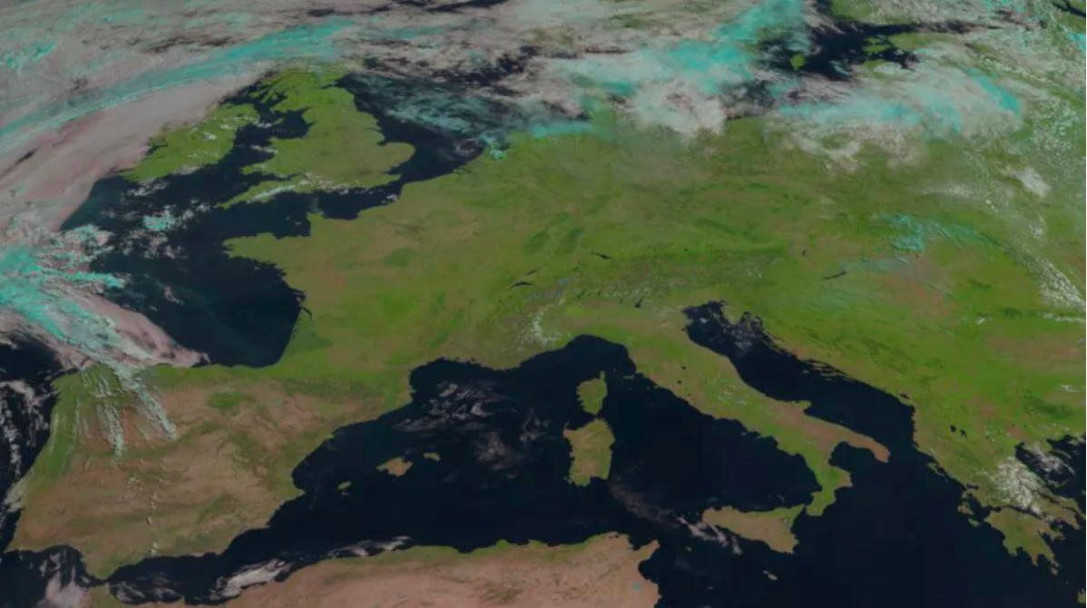 Anh ve tinh cho thay chau Au dang bi thieu dot trong dot nang nong ky luc