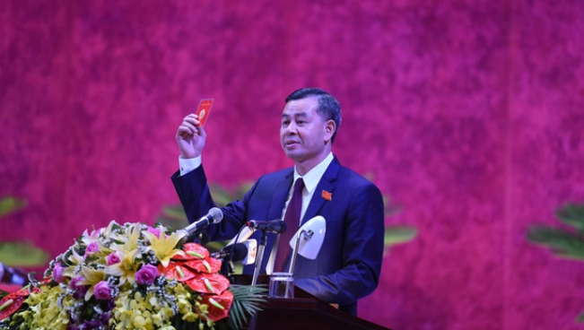 Sau đó, ông làm Phó trưởng phòng, rồi Trưởng phòng, Văn phòng Bộ Tài chính từ tháng 12/1998 đến 12/2005 và làm Phó chánh Văn phòng Bộ Tài chính đến tháng 11/2008. Tiếp đó, ông giữ chức Vụ trưởng Vụ Tài chính các ngân hàng và tổ chức tài chính đến 12/2016.