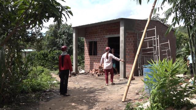  Hộ nghèo, cận nghèo được hỗ trợ 40 triệu đồng xây nhà: Thông tư 01/2022/TT-BXD hướng dẫn thực hiện hỗ trợ nhà ở cho hộ nghèo, hộ cận nghèo trên địa bàn các huyện nghèo thuộc Chương trình mục tiêu quốc gia giảm nghèo bền vững giai đoạn 2021-2025, có hiệu lực từ ngày 15/8. Theo đó, đối tượng hộ nghèo, cận nghèo sau đây được hỗ trợ xây nhà mới 40 triệu đồng/hộ; sửa chữa nhà được hỗ trợ 20 triệu đồng/hộ. (Ảnh minh họa)