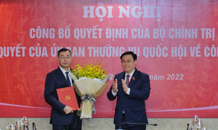 Thời hạn bổ nhiệm 5 năm kể từ ngày 24/7/2022. Chủ tịch Quốc hội Vương Đình Huệ đến dự hội nghị và trao quyết định cho ông Ngô Văn Tuấn. 
